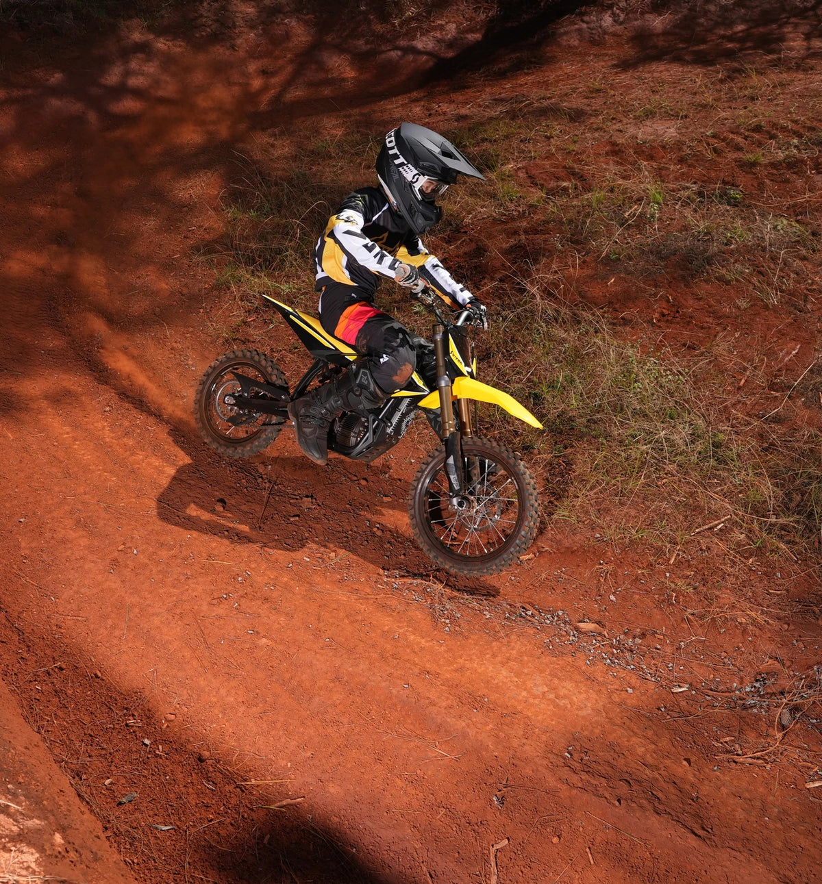 Surron Crossstrecke: E-Motorrad fahren im Kliemannsland