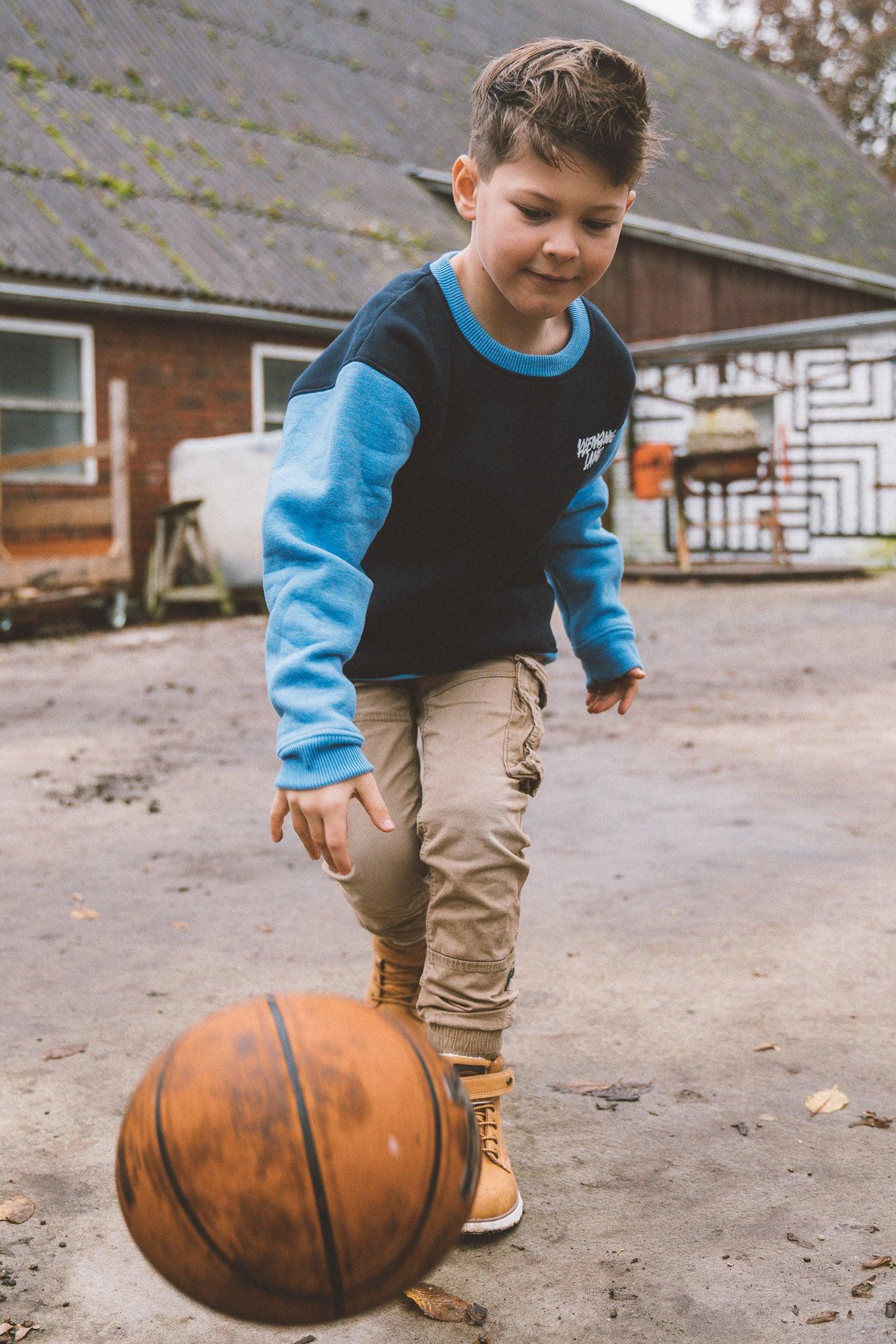 KIDS WOHLFÜHL-KLAMOTTE – CREWNECK+JOGGER BLAU - kliemannsland