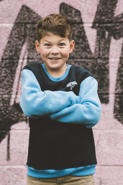 KIDS WOHLFÜHL-KLAMOTTE – CREWNECK+JOGGER BLAU - kliemannsland