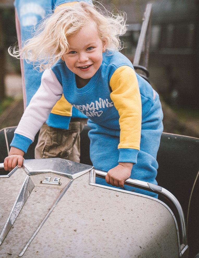 KIDS WOHLFÜHL-KLAMOTTE – CREWNECK + JOGGER BUNT - kliemannsland